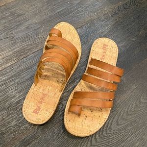NIB Korks sandals with toe ring in light brown in size 10.